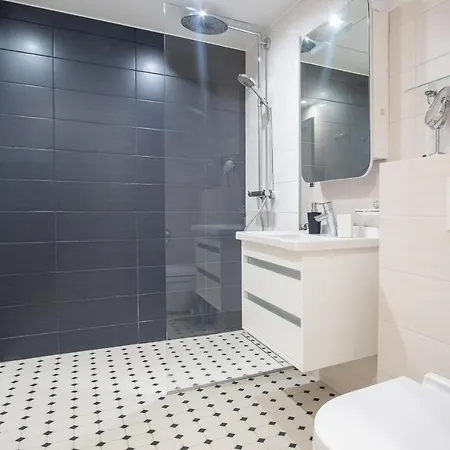 Beautiful 1-bedroom By The Sea With Balcony タリン