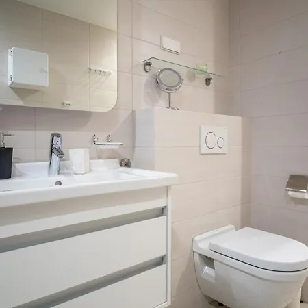 Daire Beautiful 1-bedroom By The Sea With Balcony *